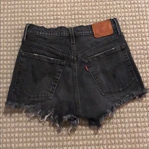 Levi’s cutoffs woman’s size 25
